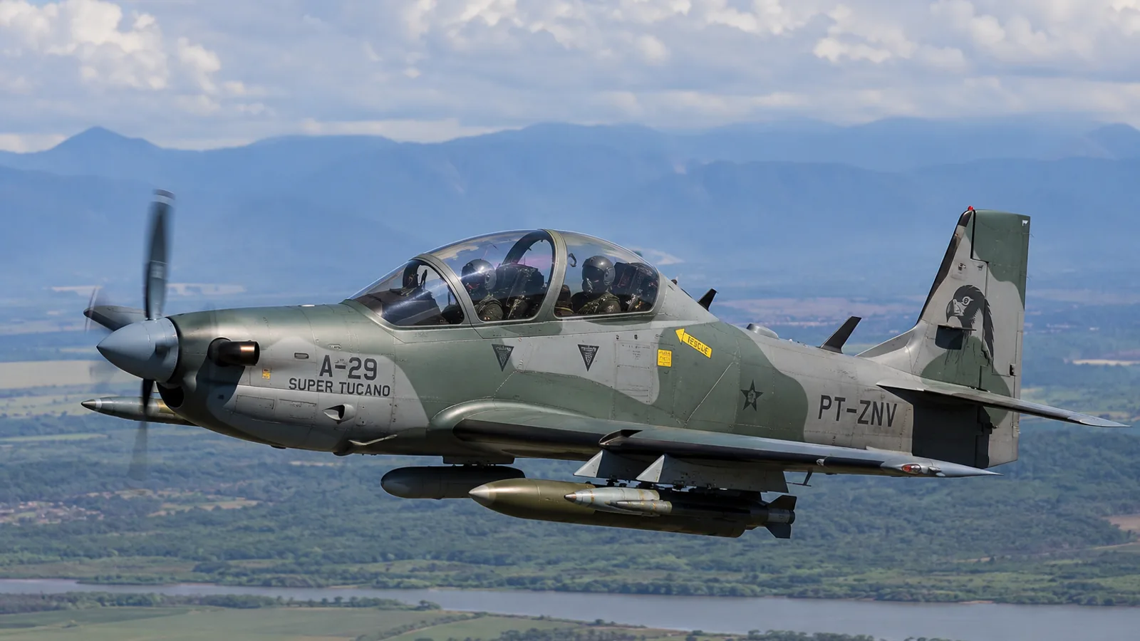 Paraguay erhält fünften Super Tucano zur Bekämpfung illegaler Flüge und Drogenhandels
